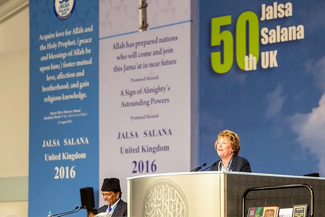 Dorothy Thornhill, Mayor of Watford speaks at Jalsa Salana Ahmadiyya Muslim Association festival UK 2016