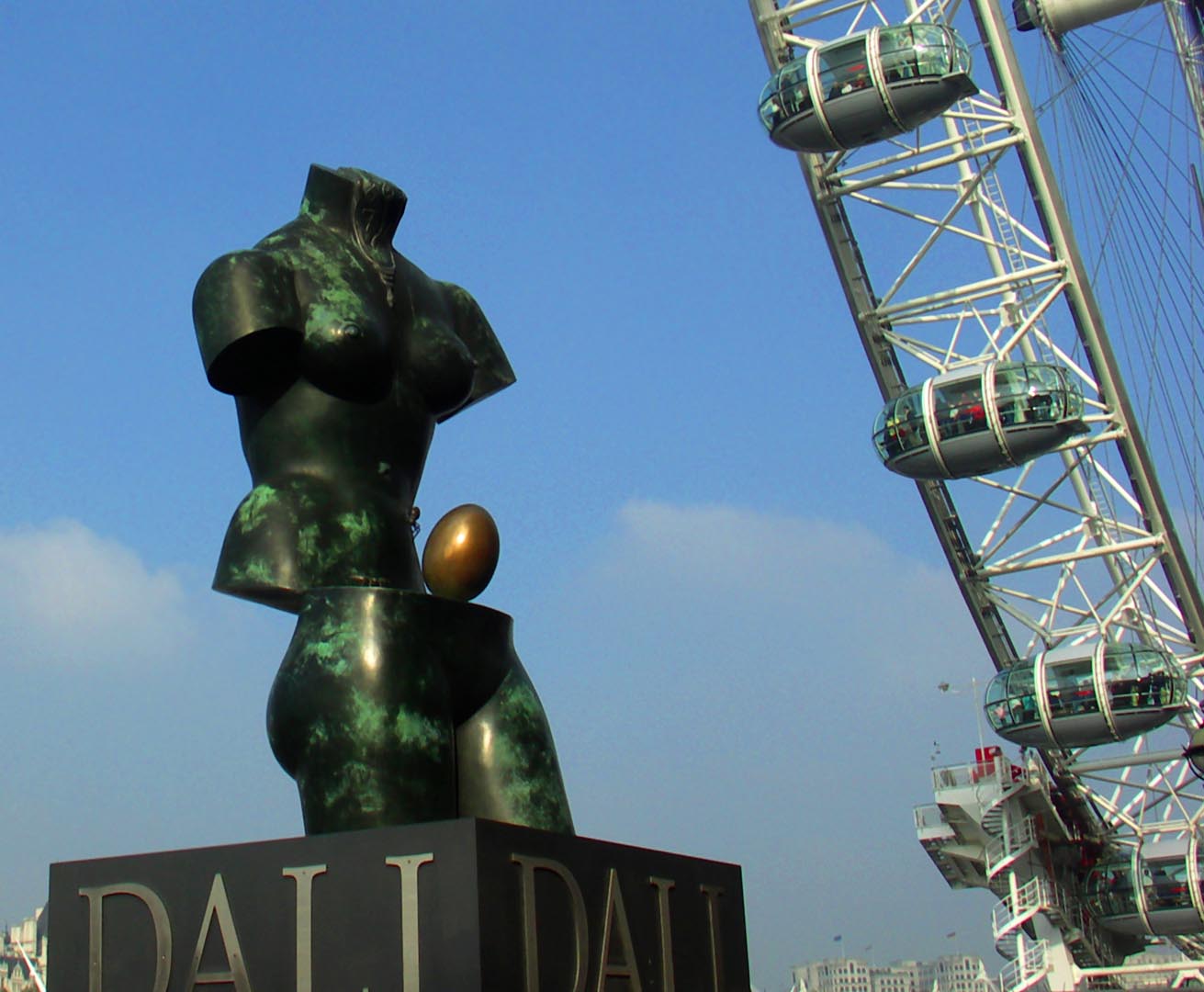 The Coca-Cola London Eye is centrally located in the heart of the capital