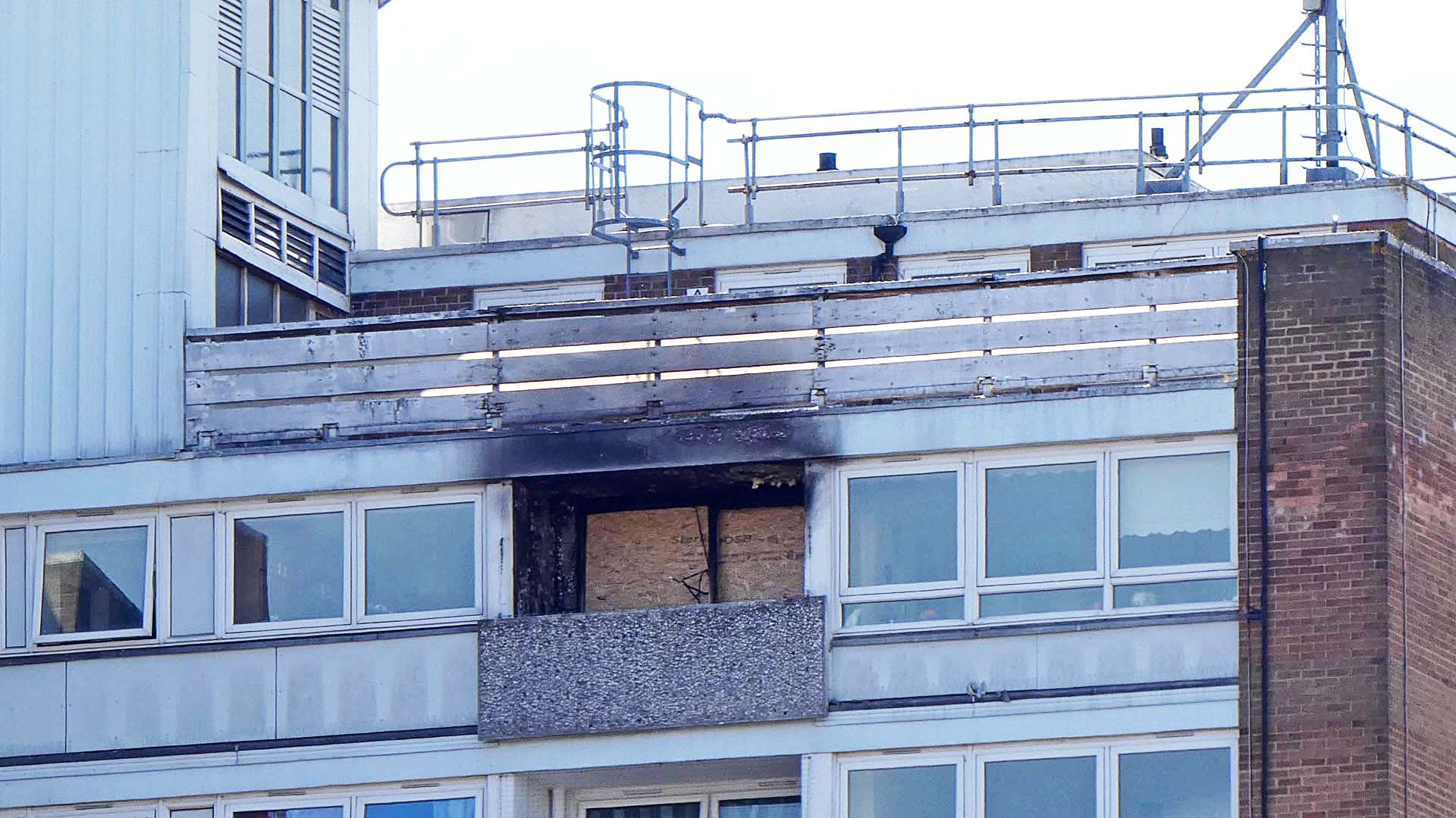 Crews from Garston Watford St Albans and Kings Langley attended Garsmouth Way Garston to report of fire in high rise building.