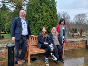 Netflix donates ‘hope is everything’ bench in Hemel after filming of hit show After Life